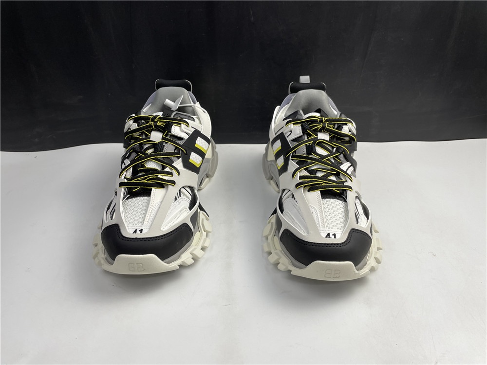 TRIPLE-S SNEAKER